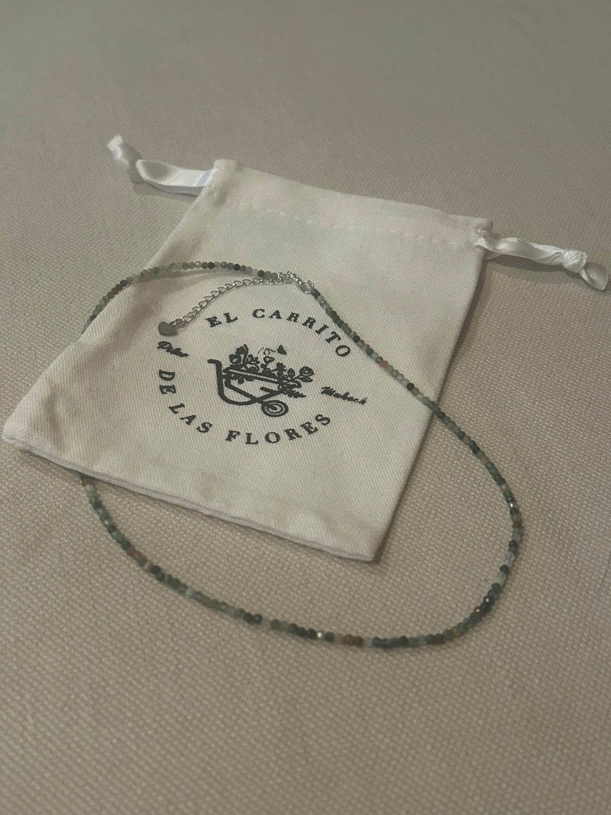Collar verde y café