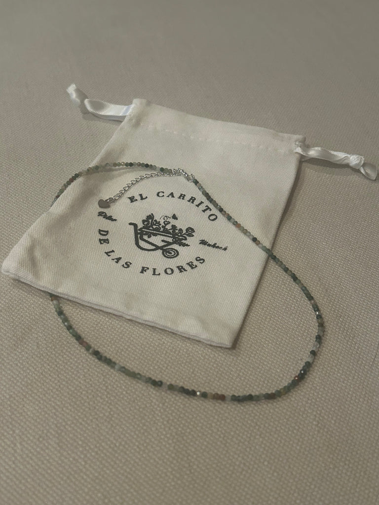 Collar verde y café