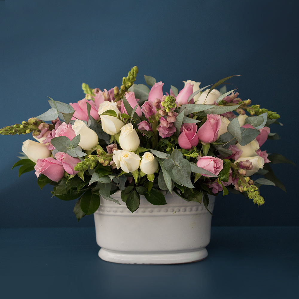 50 rosas lila y blanco, eucalipto, perrito lila y laurel. A domicilio en CDMX.