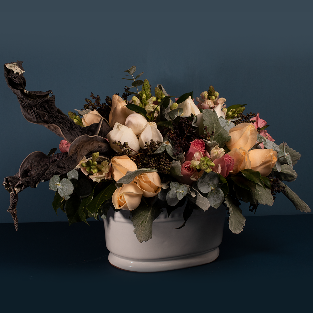 Base de cerámica esmaltada blanca multifloral con Rosas. A domicilio en CDMX.